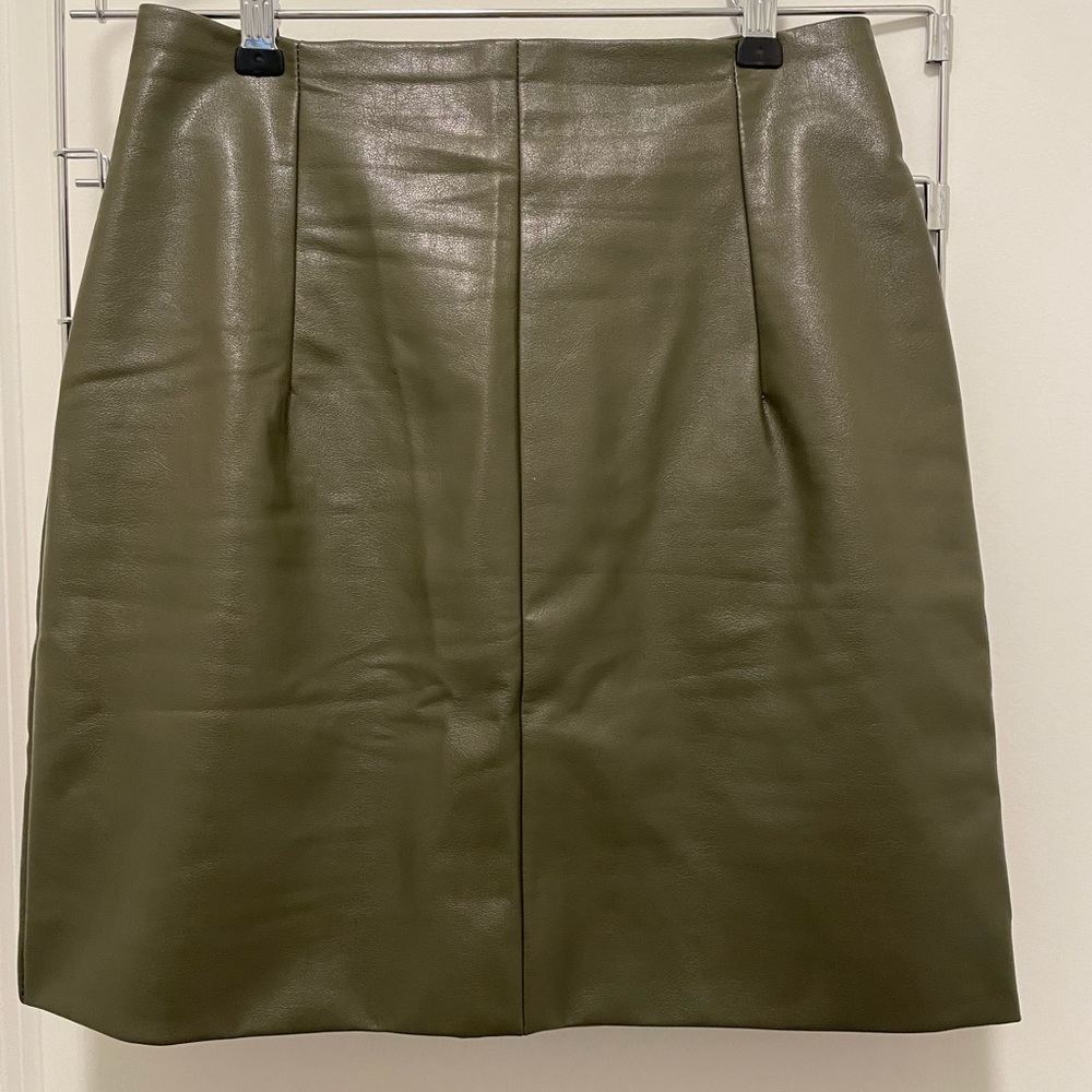 Green vegan leather mini skirt. Size small. Fits like 2-4.
